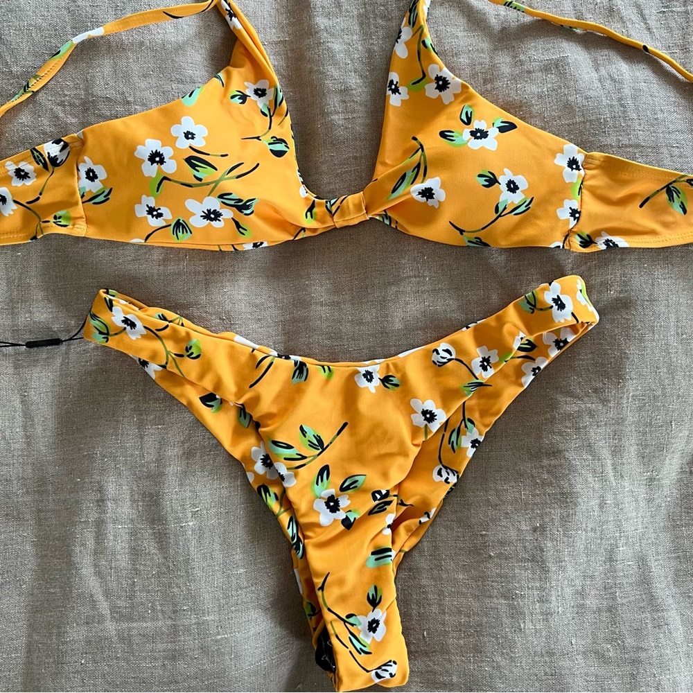 BNWT Zaful Yellow Floral Bikini